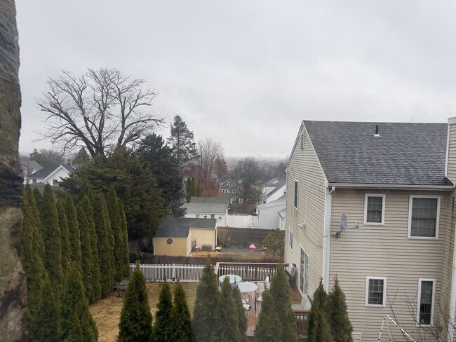 Building Photo - 300-302 Soundview Ave