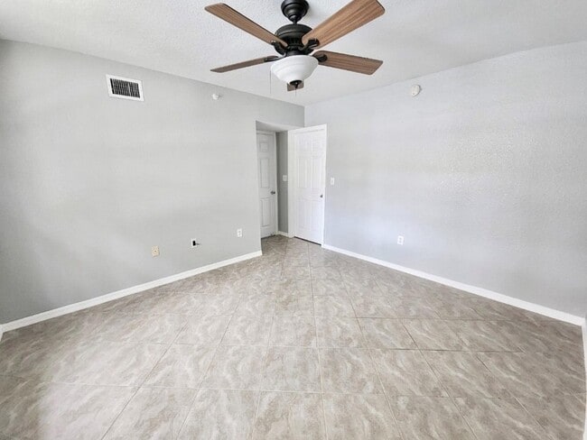 Building Photo - 15065 Michelangelo Blvd