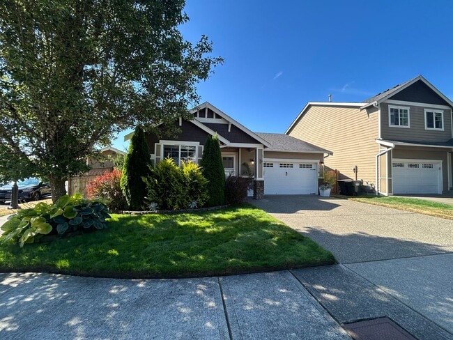 Building Photo - Gorgeous 3 BD, 2 BA House with 1 Car garag...