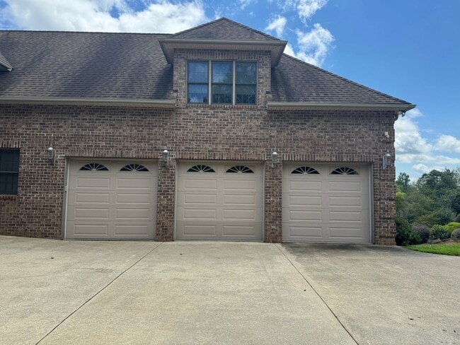 Building Photo - South AVL - Grand Residence in The Cotswol...