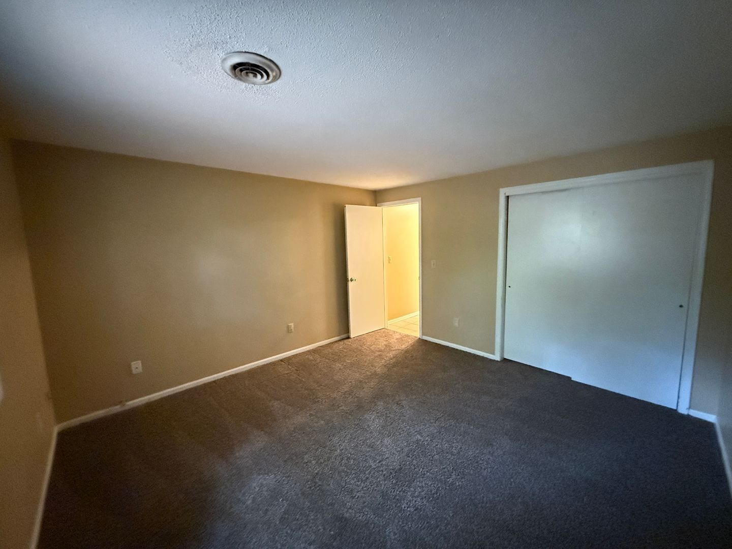 Building Photo - 5633 Bluebird Ct