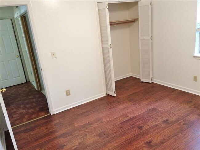 Building Photo - 181 Paper Mill Rd