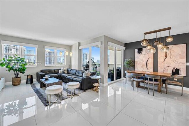 Building Photo - 19900 E Country Club Dr