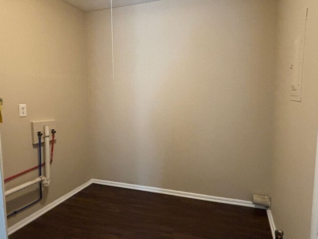 Building Photo - %50 OFF FIRST MONTH'S RENT! Spacious 3 bedroom home with large backyard deck!