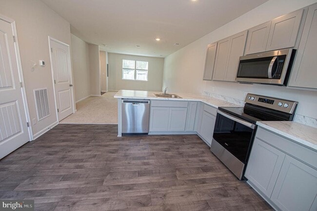 Building Photo - 128 Willowtree Ln