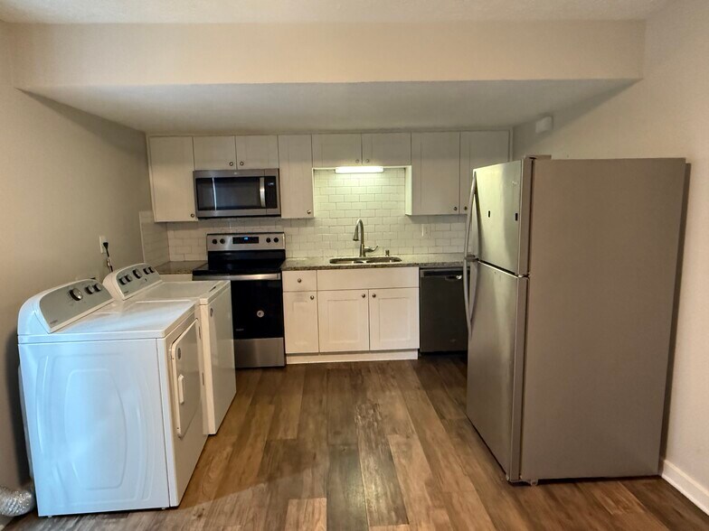 Kitchen - 1071 Oakland Ave SE