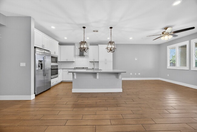 Building Photo - Charming 3-Bedroom Haven in Elk Grove with 2 Full Baths and 1603 Sq Ft of Comfort!