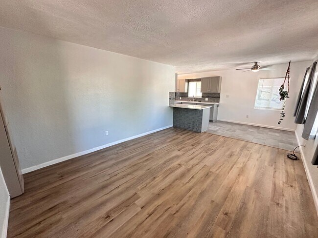Building Photo - 2120 La Veta Dr