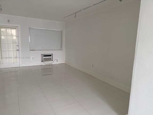 Building Photo - 825 Euclid Ave