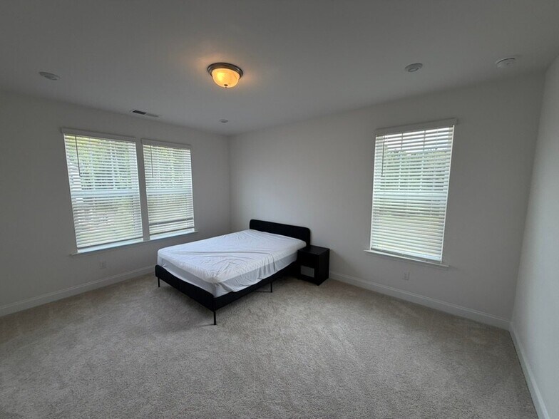 Building Photo - 15359 Ballancroft Pkwy