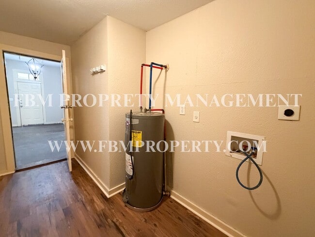 Building Photo - 741 W Park Ave