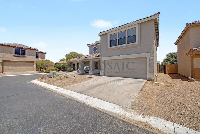 Building Photo - 2232 E Spruce Dr