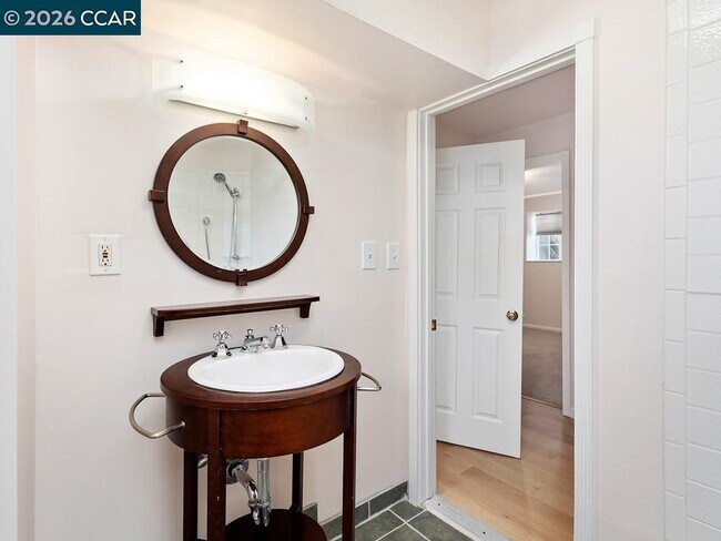 Building Photo - 99 Longridge Rd