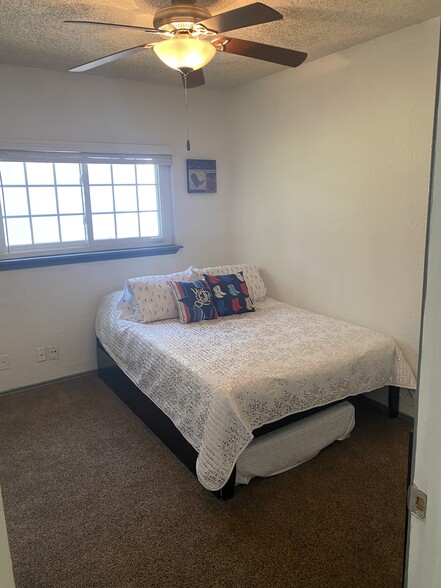 3rd bedroom has a full size bed and a twin trundle underneath - 10239 Canton Fld