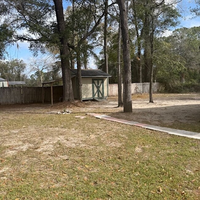 Building Photo - 3 Bedroom 2 Bath House