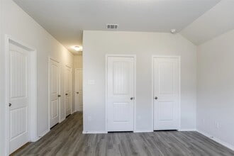 Building Photo - 25384 Claremont Hills Ln