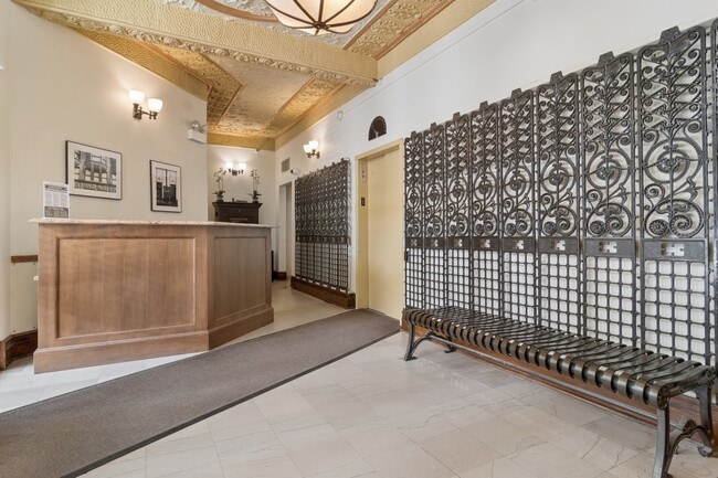 Building Photo - 431 S Dearborn St