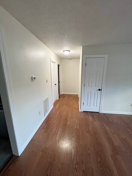 Building Photo - 25A Pine Ln