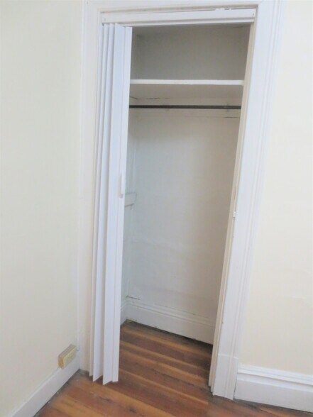 Building Photo - 5704 Darlington Rd