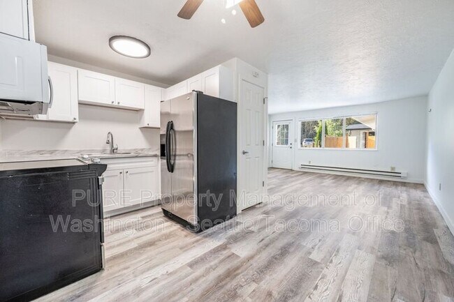 Building Photo - 6417 151st St NW