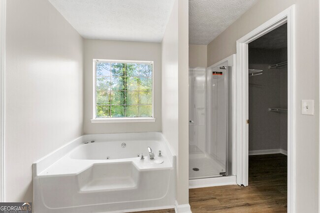 Building Photo - 174 Herscu Ct