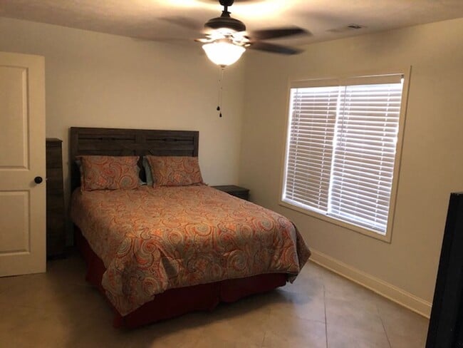 Building Photo - 205 Magnolia Villas