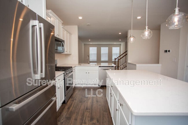 Building Photo - 13 Verona Ln