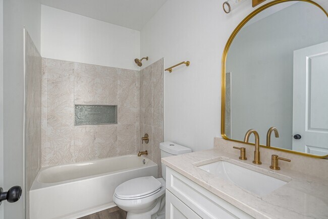 Building Photo - 637 E Anderson St