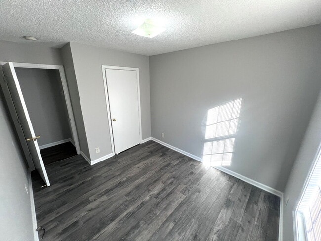 Building Photo - 2404 N Ford St