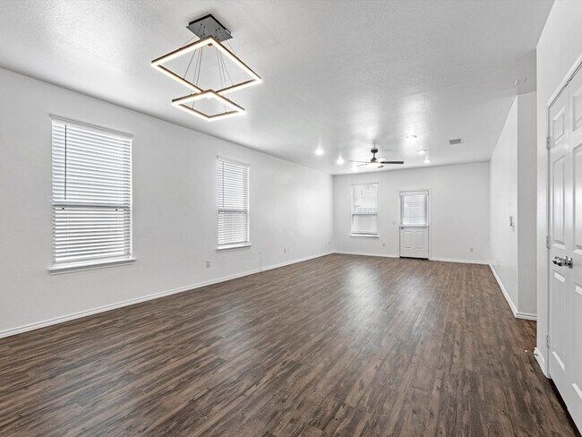 Building Photo - 2627 Summer Ln