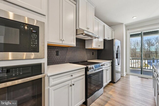 Building Photo - 9389 Edenderry Dr