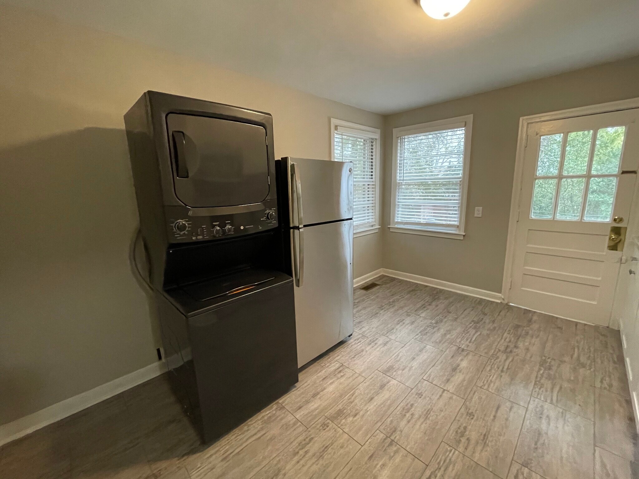 Building Photo - 28 Hollywood Ct