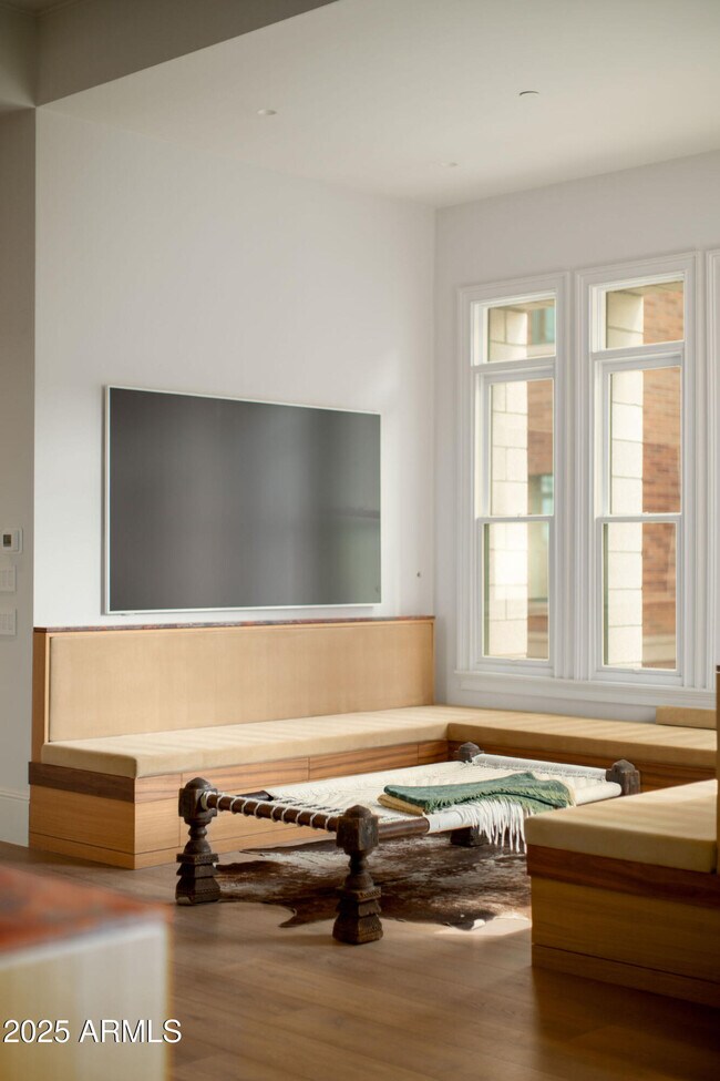 Building Photo - 50 W Palm Ln