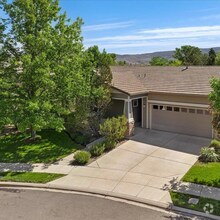 Building Photo - Welcome to this charming 3-bedroom, 2-bath...