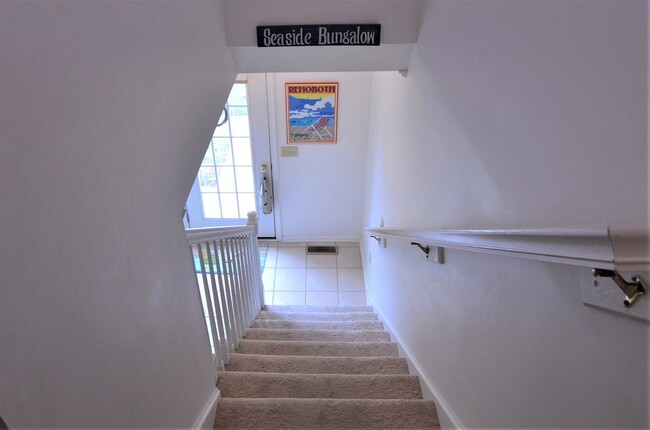 Building Photo - 3 BR, 2.5 BA Versailles Townhouse - Pet Fr...