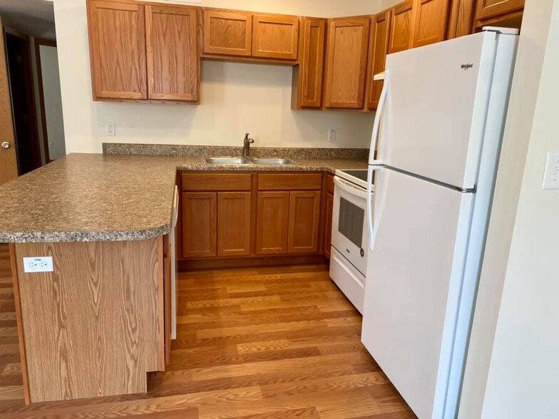 2 bedroom traditional kitchen - Wabash River Commons