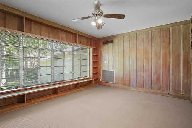 Building Photo - 7204 Meadow Lake Ave