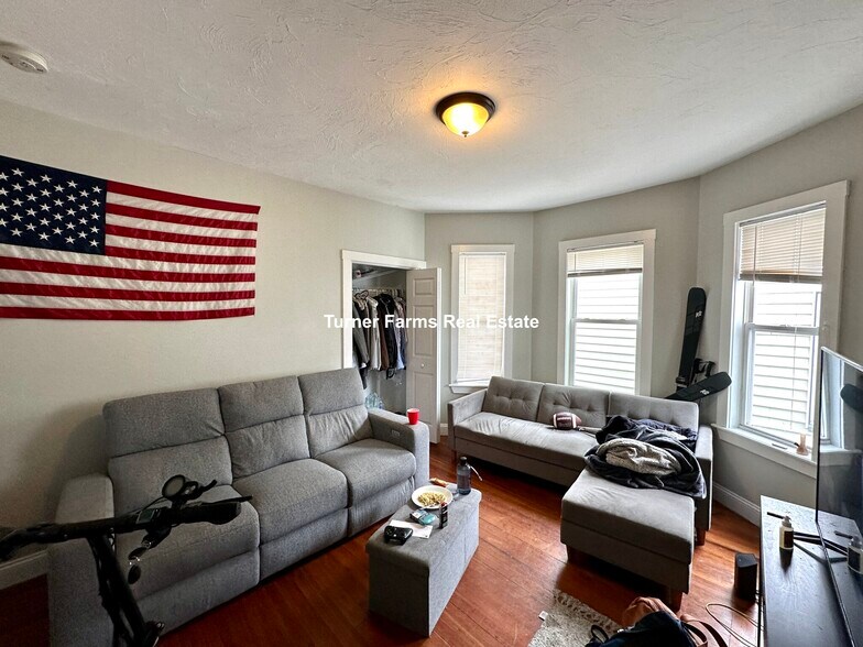 Building Photo - 1085 Dorchester Ave