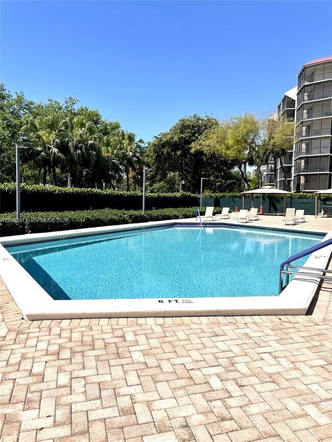 Building Photo - 3301 N Country Club Dr