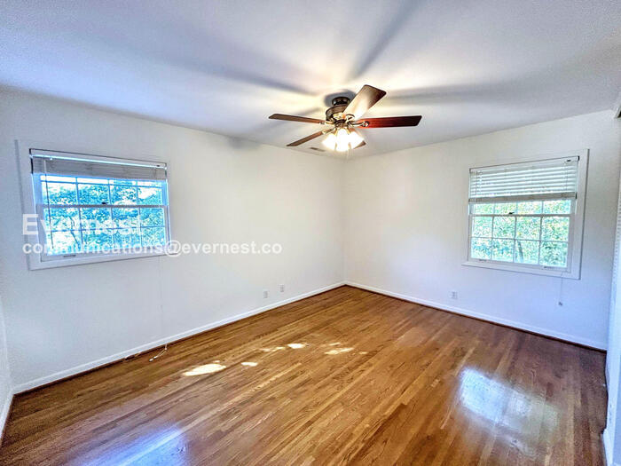 Building Photo - 409 Ferncliff Dr