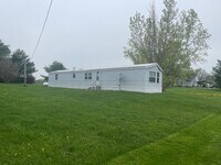 Building Photo - 3 Bedroom 2 Bathroom (move-in ready)