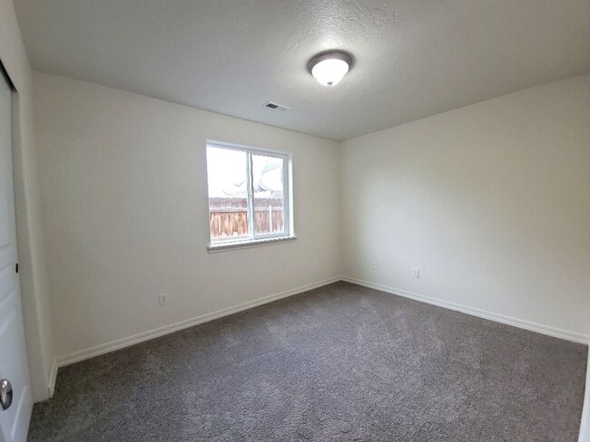 Building Photo - Spacious Rambler in West Richland