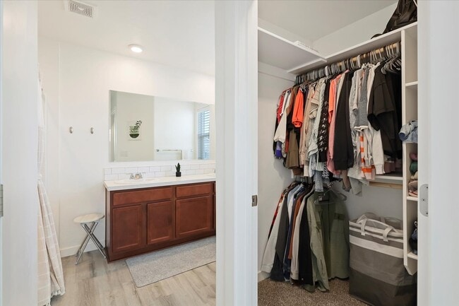 Building Photo - 5720 Cherry Ln