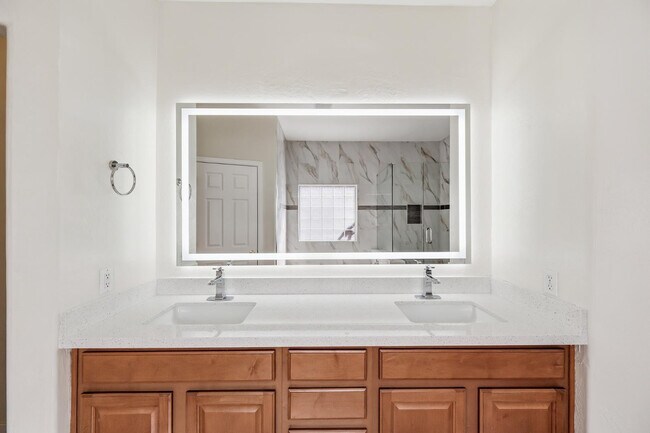 Building Photo - 15749 W Ventura St