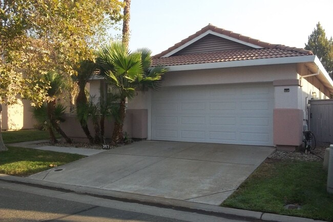 Building Photo - Solar electric home in the Laguna area of Elk Grove