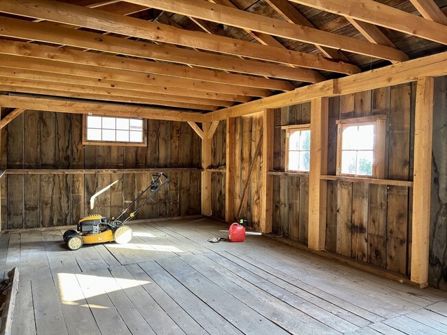 Building Photo - 527 Main St