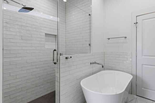 Building Photo - 2806 Versailles Oak Ln