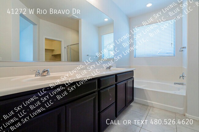 Building Photo - 41272 W Rio Bravo Dr