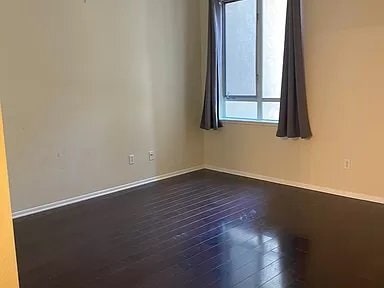 Building Photo - 6400 Crescent Prk E