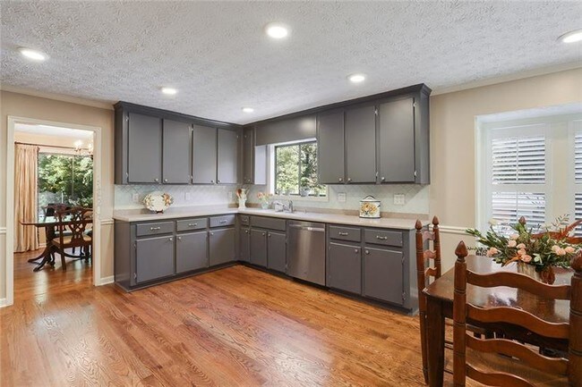 Building Photo - 586 Starlight Dr NE